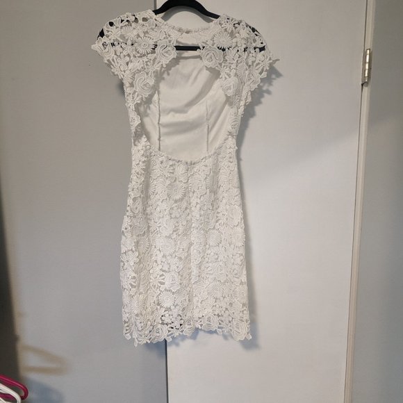 Lulu's white lace dress - Picture 4 of 4
